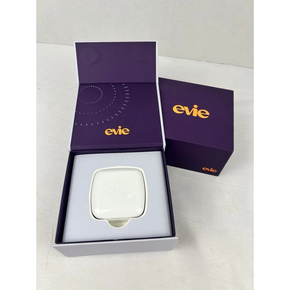 Movano Evie Smart Ring Health Tracker Silver Size 8 Unisex New Open Box Charger